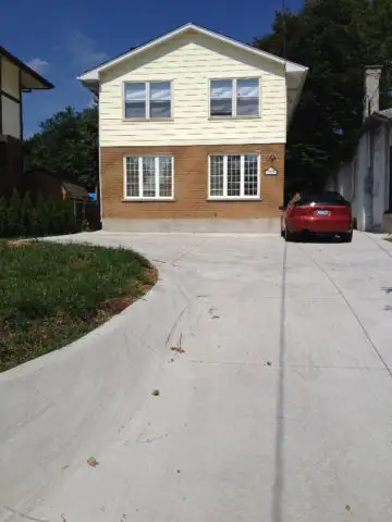 5 Bedroom 3 Bathroom House on Oxford St Utilities Included