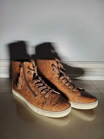 Uggs Womens blaney high top sneakers price is negotiable, View more