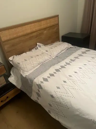 Renting a room in Vaughan, in a newly renovated well kept home. Access to home gym, hot tub, and sau...