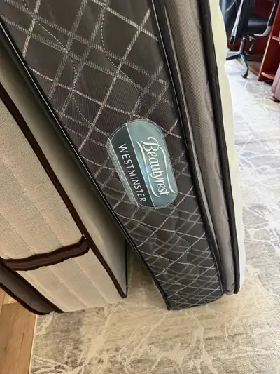 Sommier et matelas Queen, View more