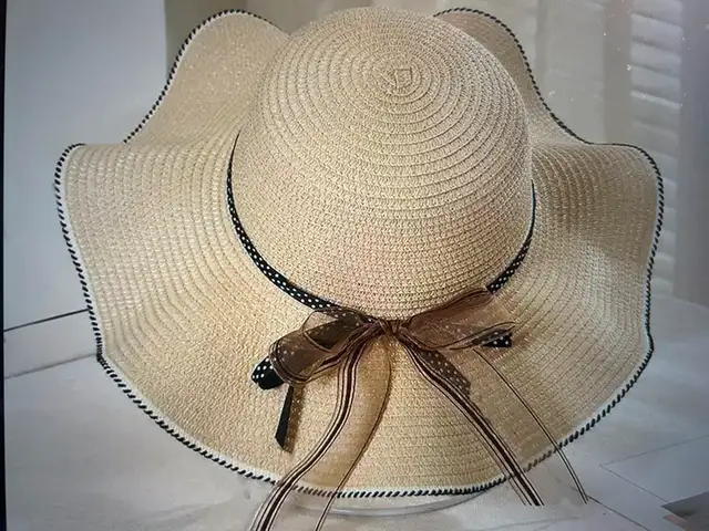 Wide Brim Floppy Hat in Other in Ottawa - Image 3