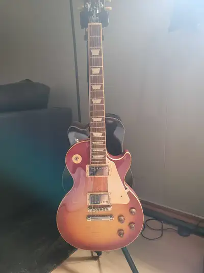 New condition. 1 owner. 2019 Gibson Les Paul Traditional with case.