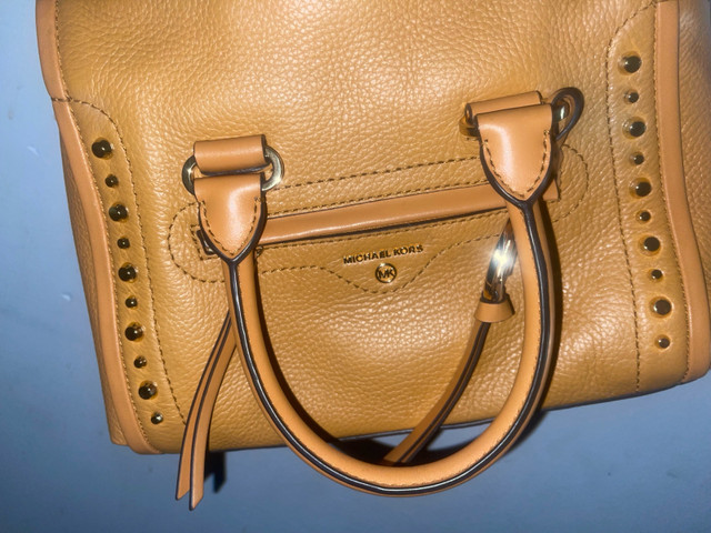 Micheal Kors purse real in Women's - Bags & Wallets in Fort McMurray