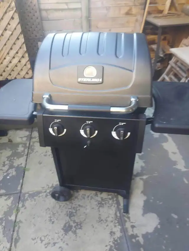 Sterling Porter 3-Burner BBQ + Propane in BBQs & Outdoor Cooking in City of Toronto - Image 2