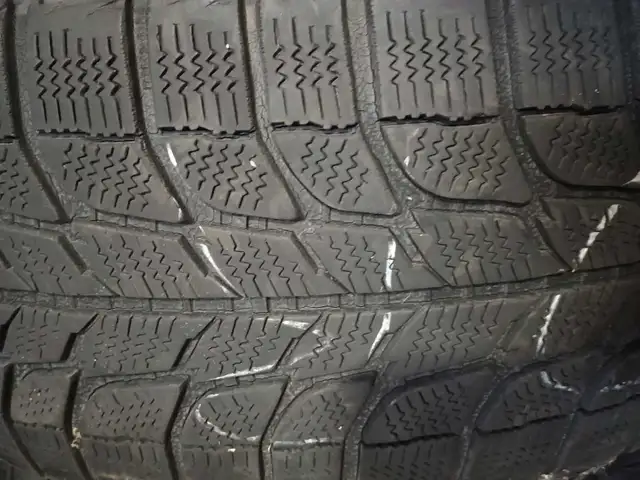 4 Michelin snow tires 235 65 17 on Honda OEM Rim 5x120 in Tires & Rims in Mississauga / Peel Region - Image 7
