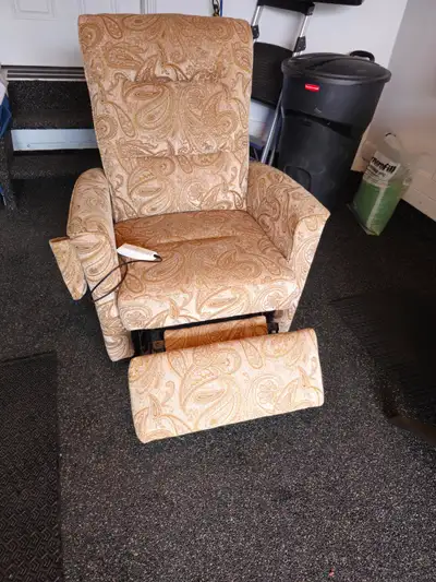 Elran accent chair/Fauteuil d'appoint Elran, View more