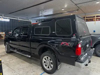 High-rise fiberglass cap, large door opening for easy loading, side sliding windows and side bay win...