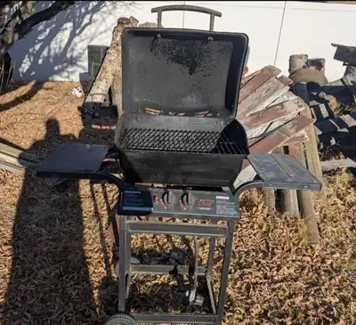 I am selling a Used Master Chef Barbecue. It's approximately a year and a half old. The 20 lb Propan...