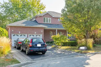 Spacious 2 BR Walkout Basement Apartment Prime Location Newmarket Area: Gorham Street between Leslie...