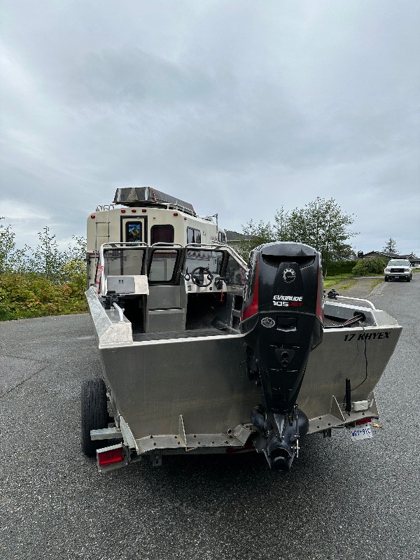 17’ aluminum jet boat with 2016 Evinrude 105 jet Powerboats