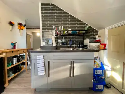 1 Bdr AUGUST 1ST, Steps to Queens, KGH, Downtown, Waterfront