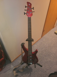 Yamaha 5 string bass - like new TRBX305