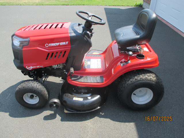 Lawn tractor Troy Bilt 42in, 547cc=19hp, automatic, new, use one in Lawnmowers & Leaf Blowers in Bathurst - Image 2