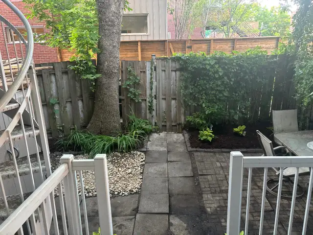 Métro St-Henri:logement avec 2chambres à Montréal rez-de-chaussé