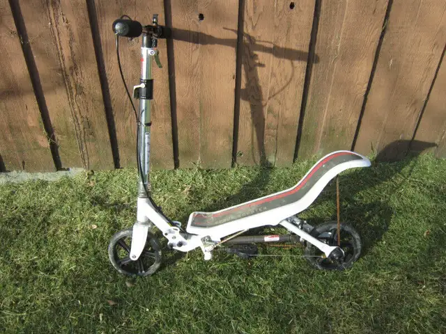 X580 Space Scooter in Kids in St. Albert - Image 2