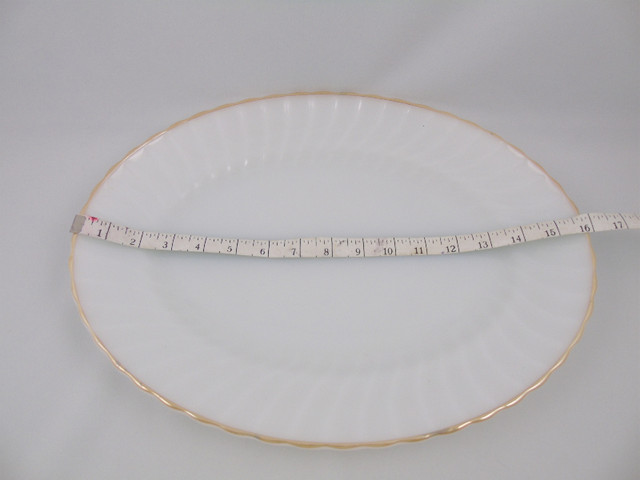 Vintage 20 pcs Fire King White Swirl Pattern Platter More LA in Kitchen & Dining Wares in City of Halifax - Image 3