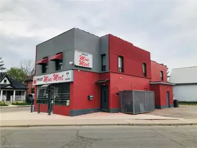 Two-bedroom apartment available in the heart of the city featuring a bright and spacious upper-level...