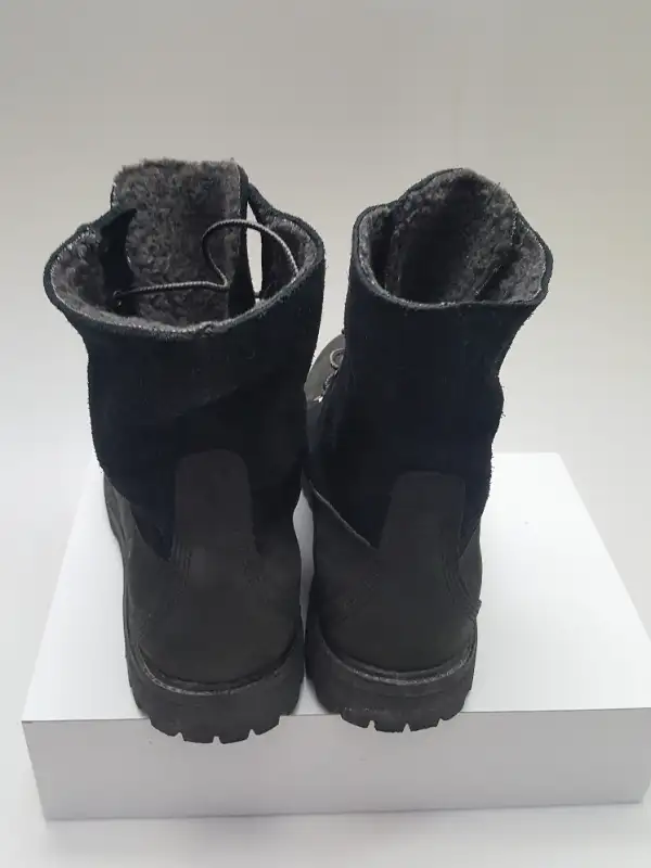 Timberland  Sherpa Lined Waterproof Boots ⎮Sz 7M / 8W in Women's - Shoes in Mississauga / Peel Region - Image 4