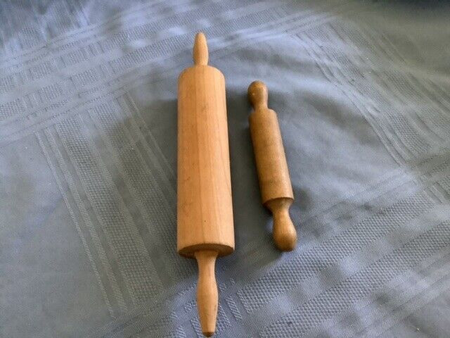 Two Vintage Solid Wood Rolling Pins in Arts & Collectibles in Belleville - Image 4