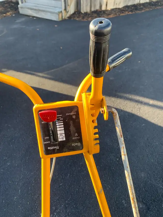 McLane Lawn Edger in Lawnmowers & Leaf Blowers in Annapolis Valley - Image 6