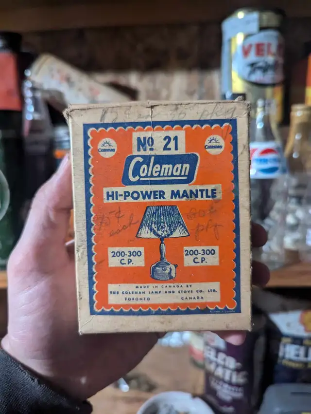 VINTAGE 1950's COLEMAN LANTERN #21 HI-POWER MANTLE BOX in Arts & Collectibles in Summerside - Image 2