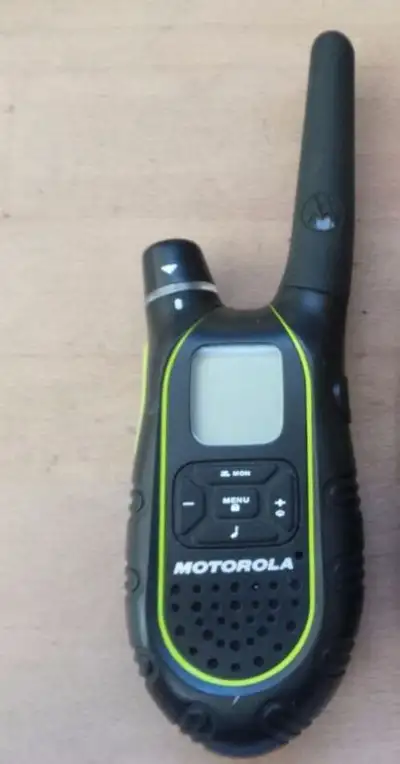 Motorola SX710 TalkAbout FRS/GMRS 12 Miles Two-Way Radio Only one is for sale!!!! • Up to 12-mile ra...