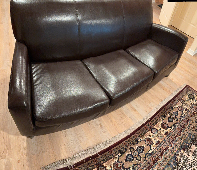 Leather sofa dans Décoration intérieure et accessoires  à Ouest de l’Île