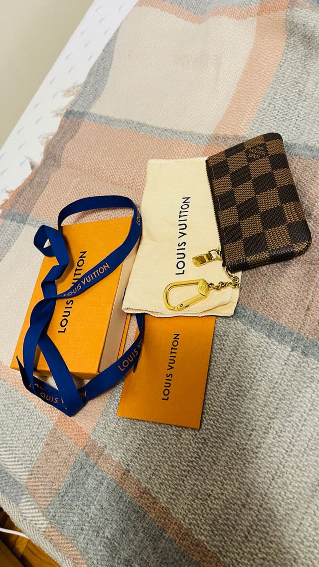 Authentic Louis Vuitton Key Pouch in Women's - Bags & Wallets in Mississauga / Peel Region - Image 3