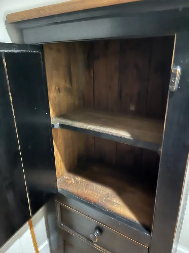 Solid Wood Cabinet in Hutches & Display Cabinets in Ottawa - Image 4