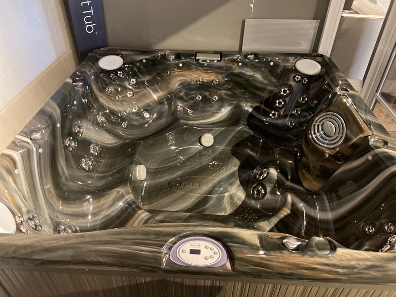 NEW Jacuzzi Brand 8 Person Hot Tub SALE 12,990 Hot Tubs & Pools