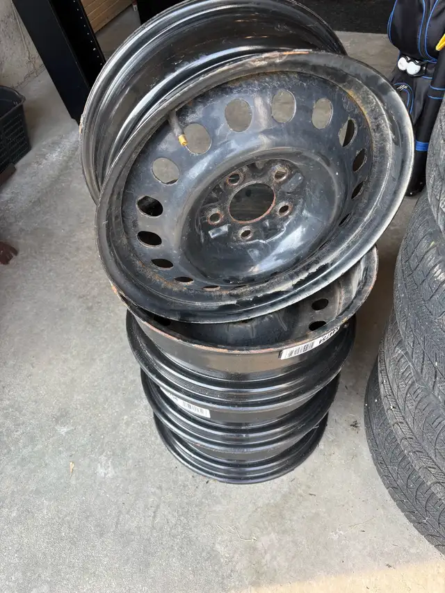 GMC Terrain rims in Tires & Rims in Kitchener / Waterloo - Image 2