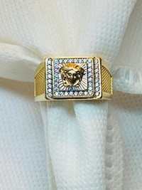 Bague en or 10K style Versace avec zircons