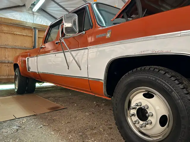 1975 Chevy square body crew cab in Classic Cars in Markham / York Region - Image 4