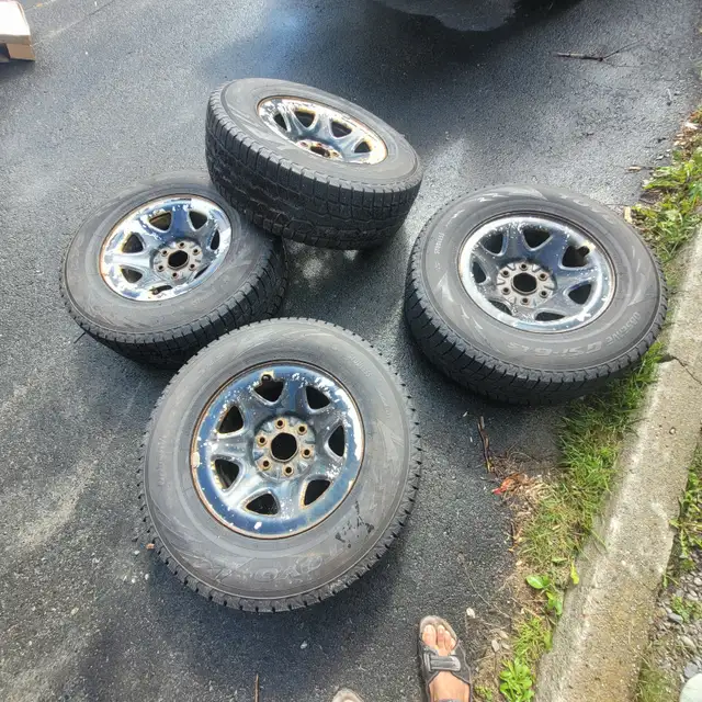 4 Pneus d'hiver 265/70R17 in Tires & Rims in Rouyn-Noranda - Image 5
