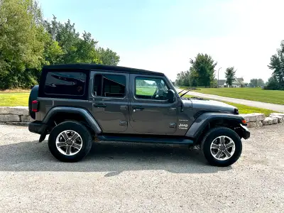2018 Jeep Wrangler JL Sahara Unlimited 144,000kms Comes with soft/hard top Great in the winter 2 1/2...