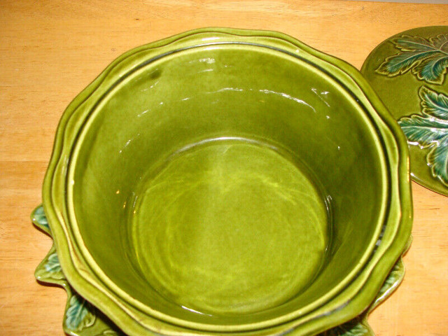 Soupière avec assiette, en céramique de couleur vert,Calif USA dans Art et objets de collection  à Laval/Rive Nord - Image 3