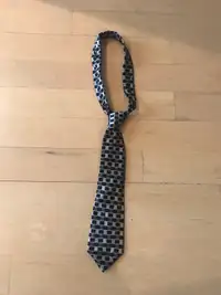 Boy’s silk tie. Cravate pour garçon en soie 