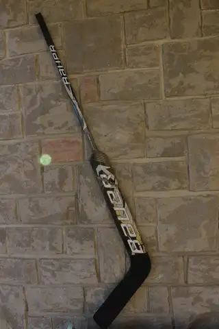 Hockey goal Stick Goalie paddle Right Hand catch Right Bauer Sup in Hockey in Markham / York Region - Image 5