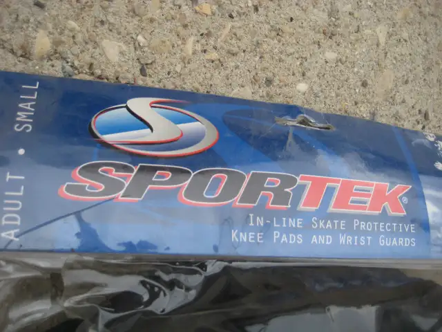 roller blades size 7 and 8, knee pads wrist guards in Skates & Blades in Winnipeg - Image 3