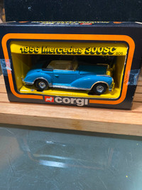 Vintage Die-cast CORGI - 1956 MERCEDES 300SC #805 1983 Cars of T