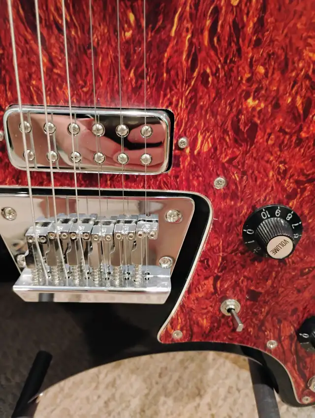 2009 Eastwood Breadwinner Guitar $500 in Guitars in Peterborough - Image 8