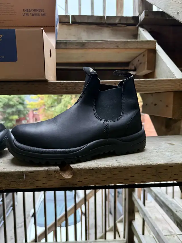 Blunstone safety work shoes size 10.5 brand new in Men's Shoes in Hamilton - Image 9