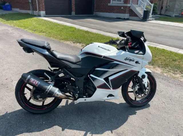 2011 Kawasaki ninja in Sport Bikes in Barrie - Image 5