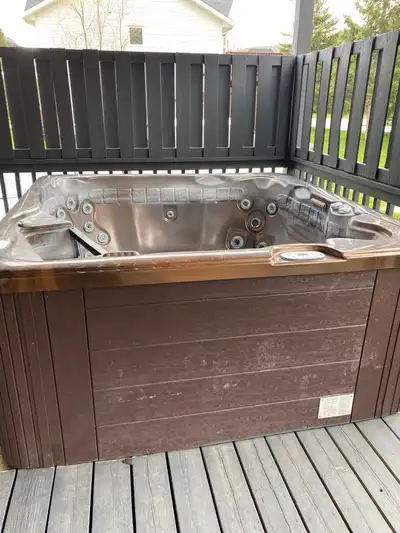 Used Jacuzzi For Sale in Blue Mountain Area
