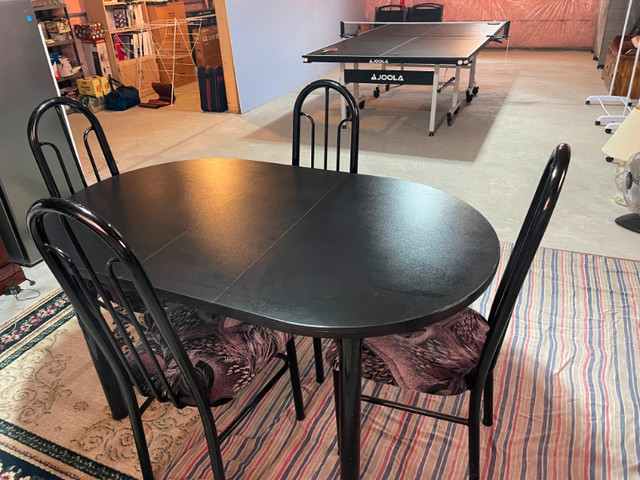 Pristine condition used dining table with 4 chairs for sale. | Dining Tables  & Sets | London | Kijiji