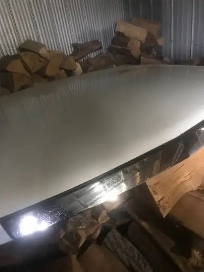 Hood for 2007-2014 Escalades white colour rust free no damage