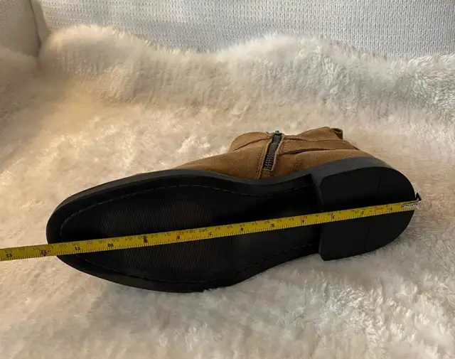 Banana Republic Suede Boots Men Size 8M in Men's Shoes in City of Toronto - Image 5