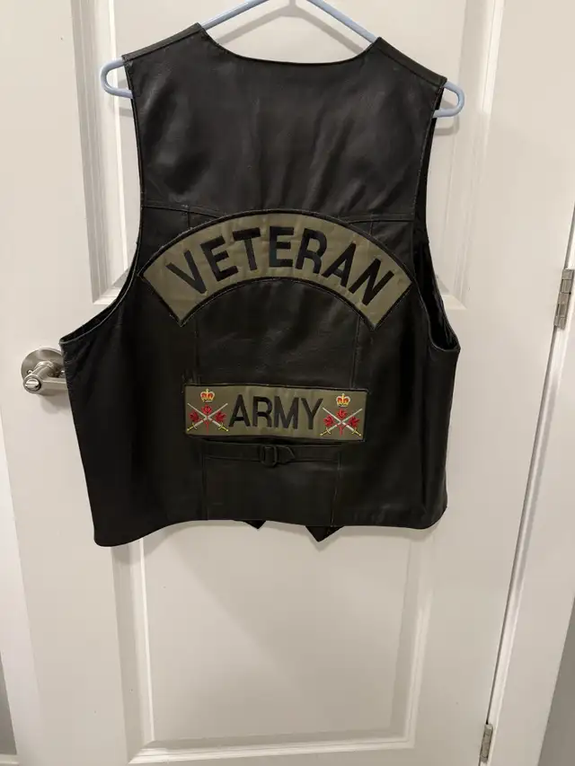 Army Veterans Motorcycle Vest in Men's in Belleville - Image 3