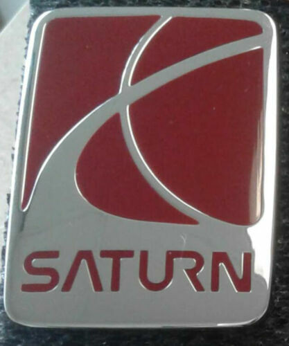Emblème Saturn dans Pièces de carrosserie  à Drummondville