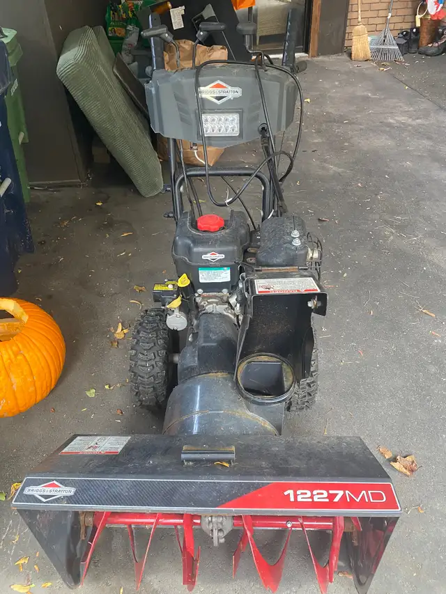 Snow Blower for Sale in Snowblowers in City of Toronto - Image 5